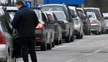 Более 600 легавых автомобилей и автобусов стоят в очереди на границе с Польшей 